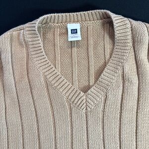 GAP Men's Beige V-Neck Sweater